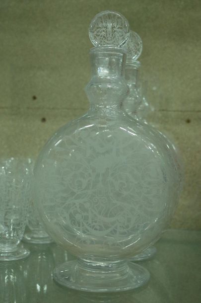 Serving part of crystal glasses, similar...