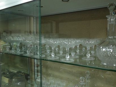 Cut crystal glass serving part comprising:

-...