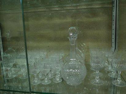 Cut crystal glass serving part comprising:

-...