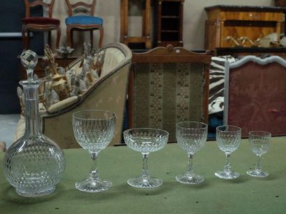 Cut crystal glass serving part comprising:

-...