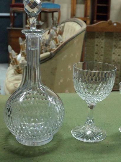 Cut crystal glass serving part comprising:

-...