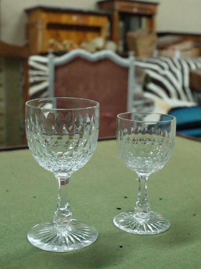 Cut crystal glass serving part comprising:

-...