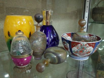 Lot of trinkets including a Berger lamp,...