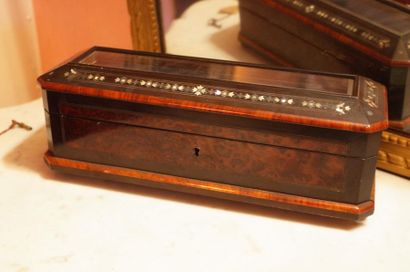 Veneer box forming a glassed-in box opening...