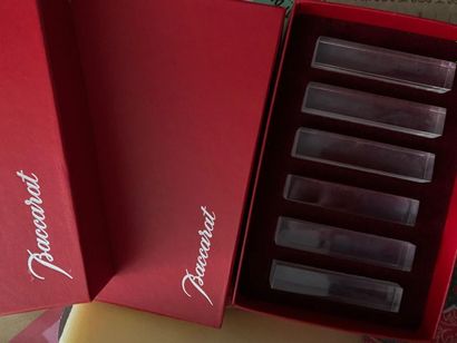Douze porte-couteaux Baccarat en cristal