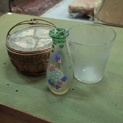 Boîte à biscuits en verre et monture métal...