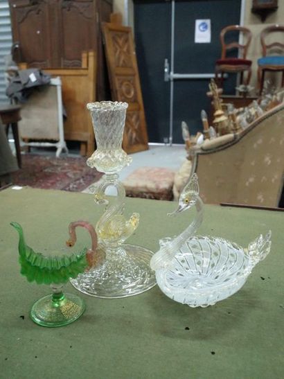 Deux vides-poches et un bougeoir en verre...