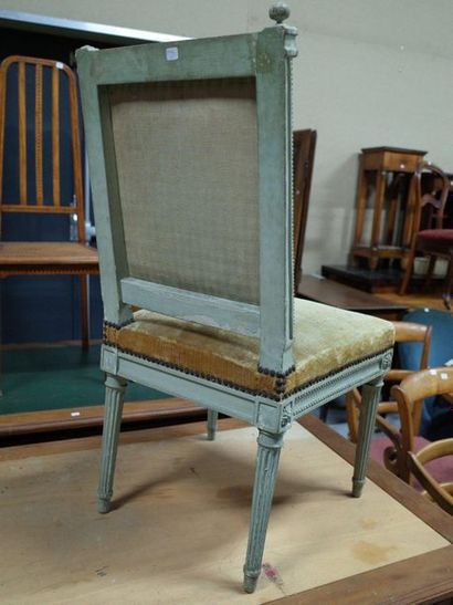 Chaise à dossier plat en bois rechampi gris-vert,...
