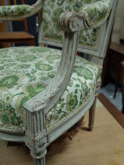 Fauteuil à dossier plat en bois rechampi...