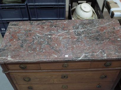 Commode à cinq tiroirs en acajou et placage...