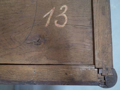 Commode à cinq tiroirs en acajou et placage...
