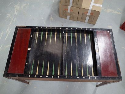 Table de jeu, dite Tric-Trac en acajou et...