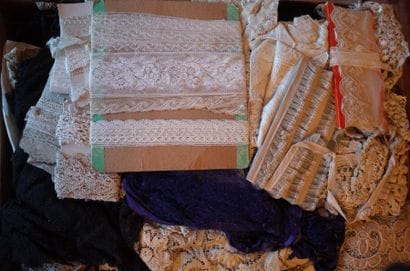 Batch of laces, trimmings and ribbons