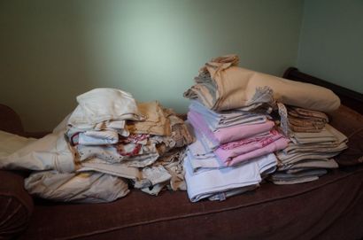 Batch of tablecloths, tea towels, sheets...