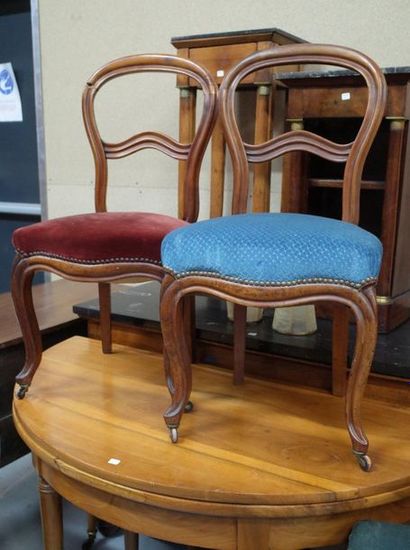 Deux chaises Louis-Philippe en bois naturel.

(accidents...