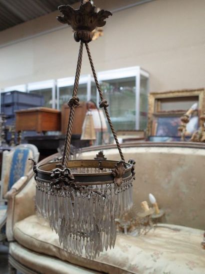 Lustre en bronze, attaches en forme de cordes...