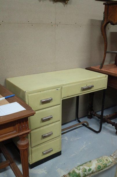 Petit bureau métallique à casier à quatre...