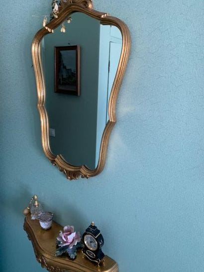 Miroir et une console d'applique 

Style...