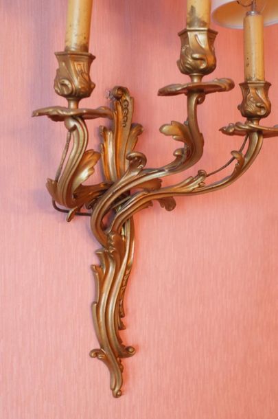 Suite de quatre appliques en bronze doré...