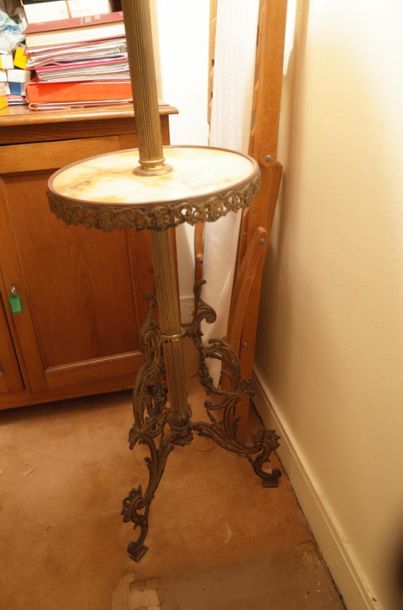 Lampadaire en bronze, plateau en onyx