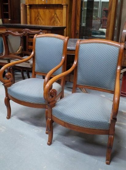Paire de fauteuils en bois naturel de style...