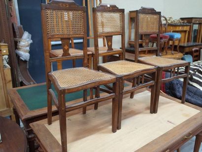 Six chaises cannées en bois naturel de deux...