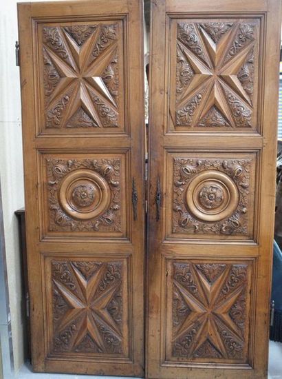 Deux portes d'armoire de style XVIIe siècle...
