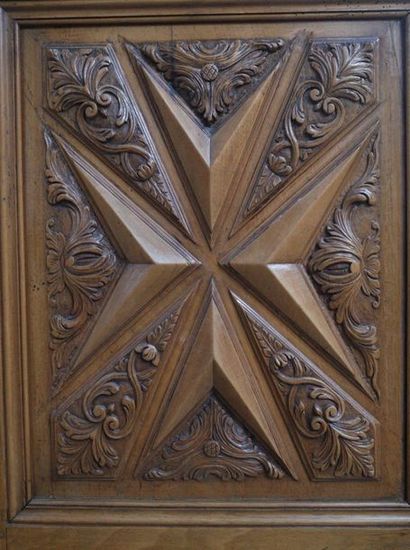 Deux portes d'armoire de style XVIIe siècle...