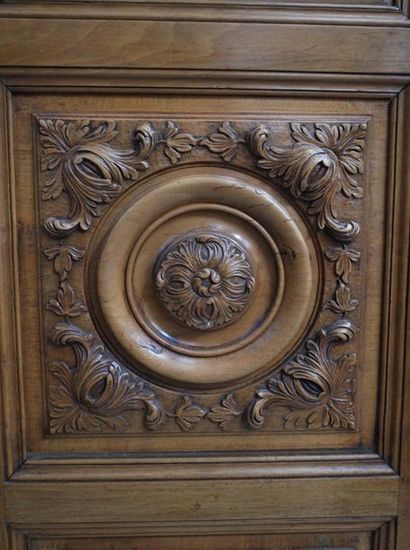 Deux portes d'armoire de style XVIIe siècle...