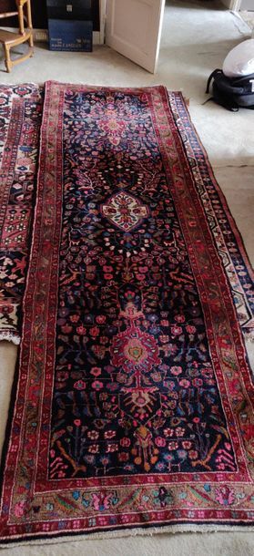 Lot de trois tapis 

1 : Bachtiar 2,15 x...