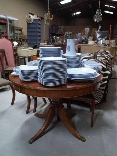 Table de salle à manger et quatre chaises...