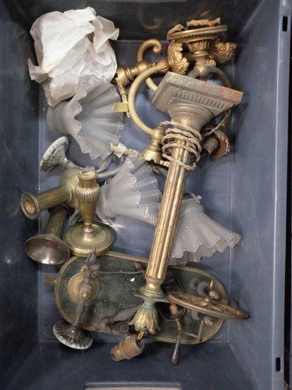 Lever: luster elements