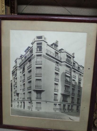 Deux photographies d'architecture

Rue Nicolo,...