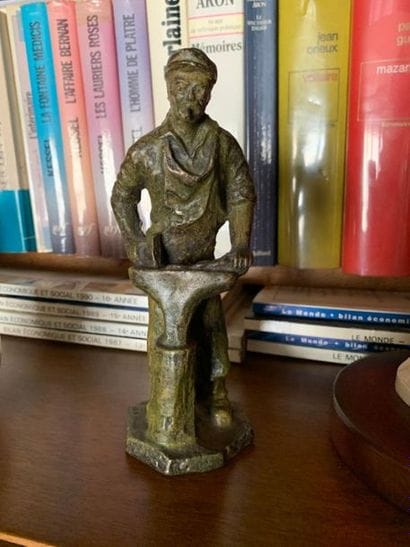 Statuette en bronze

Le Maréchal ferrant

Hauteur...