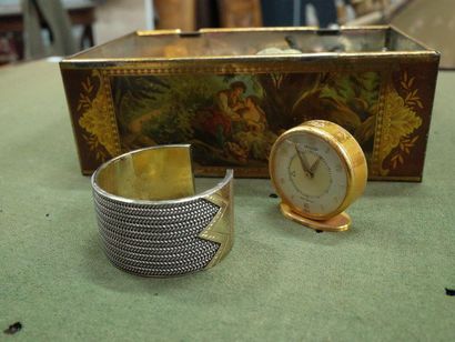 Révéil gégère. On y joint un lot de bijoux...