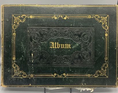 Album de dessins en maroquin vert à décor...