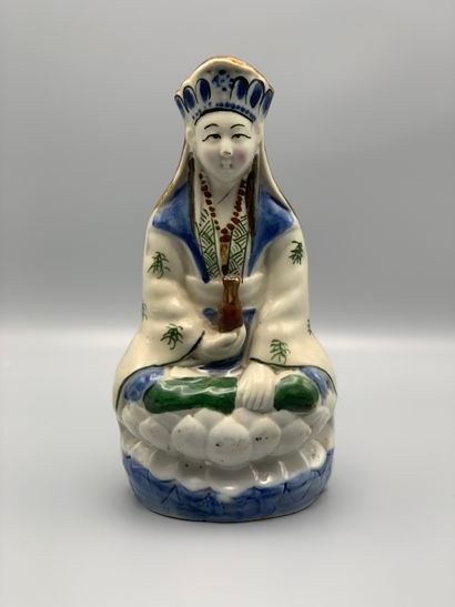 Statuette en porcelaine de Chine représentant...