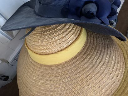 Lot de chapeaux divers
