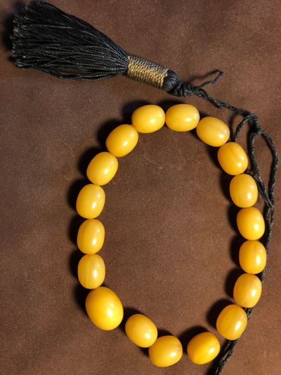 Bracelet de boules d'ambre en bakélite jaune...