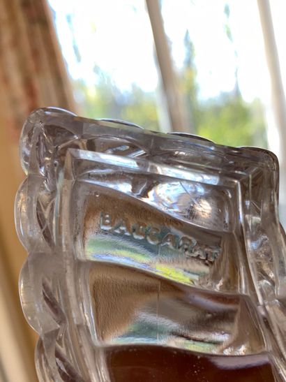 BACCARAT 

Centre de table en cristal moulé,...