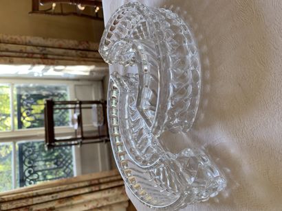 BACCARAT 

Centre de table en cristal moulé,...