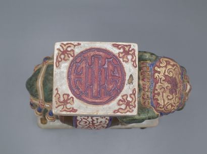 Elephant en céramique polychrome vernissée...