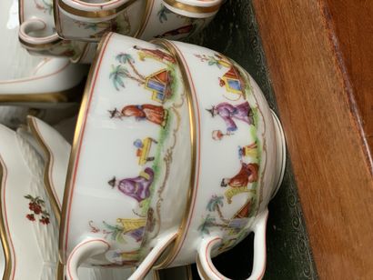 « Au vase Etrusque » - Service à thé en porcelaine...