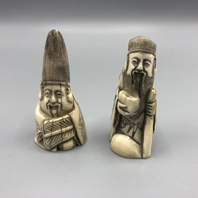 Deux netsuke en ivoire sculpté représentants...