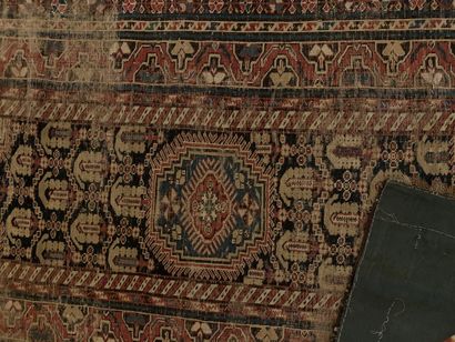 Tapis à fond marine à décor stylisé d’un...