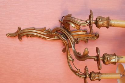 Suite de quatre appliques en bronze doré...