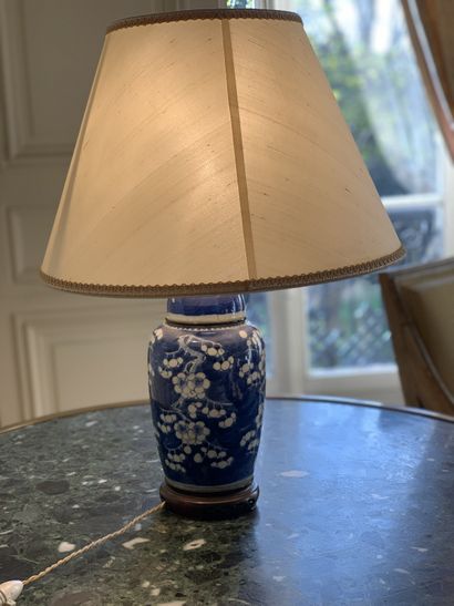 Vase couvert en porcelaine de chine bleu...