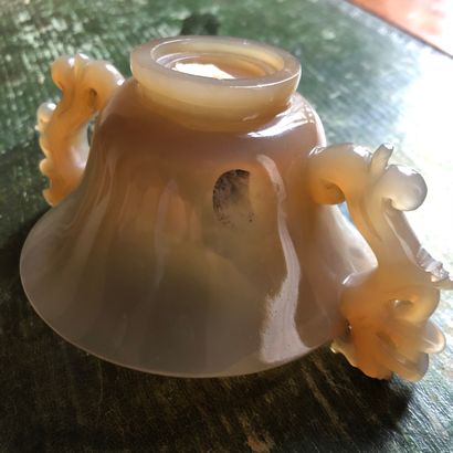 Coupelle en agate fumée évidée et évasée,...