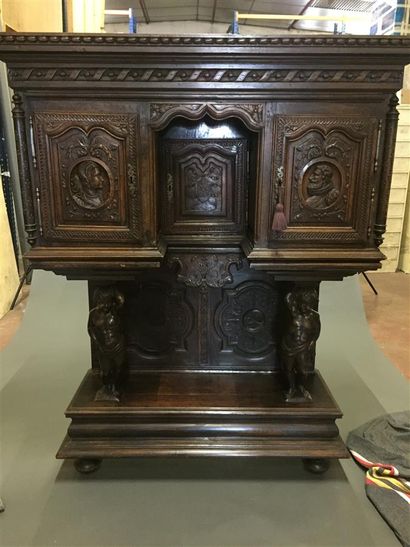 Dressoir crédence en bois naturel sculpté...
