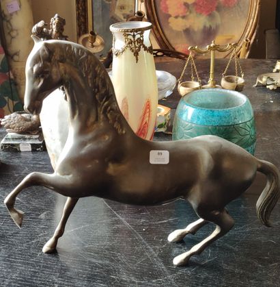Cheval en bronze

Hauteur : 29 cm Largeur...